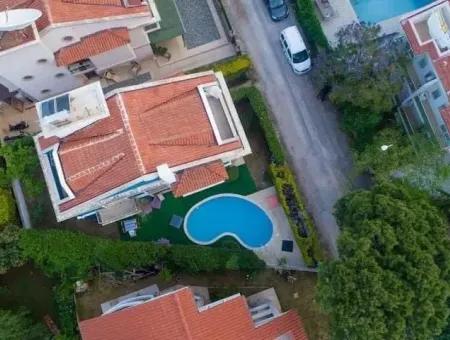 Das Gebiet Von Marmaris Armutalan Freistehende Villa Zum Verkauf 4 Zimmer 1 Wohn-Zimmer-Triplex-Villa Komplett