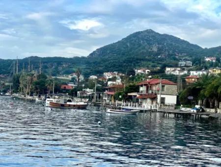 Einfamilienhaus Zum Verkauf Auf Einem 2000M2 Großen Grundstück Am Meer Im Viertel Marmaris Söğüt. Geeignet Zum Festbinden Eines Bootes Davor.