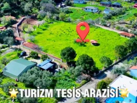 Grundstück Zum Verkauf Im Dorf Söğüt Im Bezirk Marmaris, 150 Meter Zum Meer, 10000M2. Er Kann Als Camping-, Wohnwagen-Campingbereich Im Tourismusbereich Genutzt Werden.