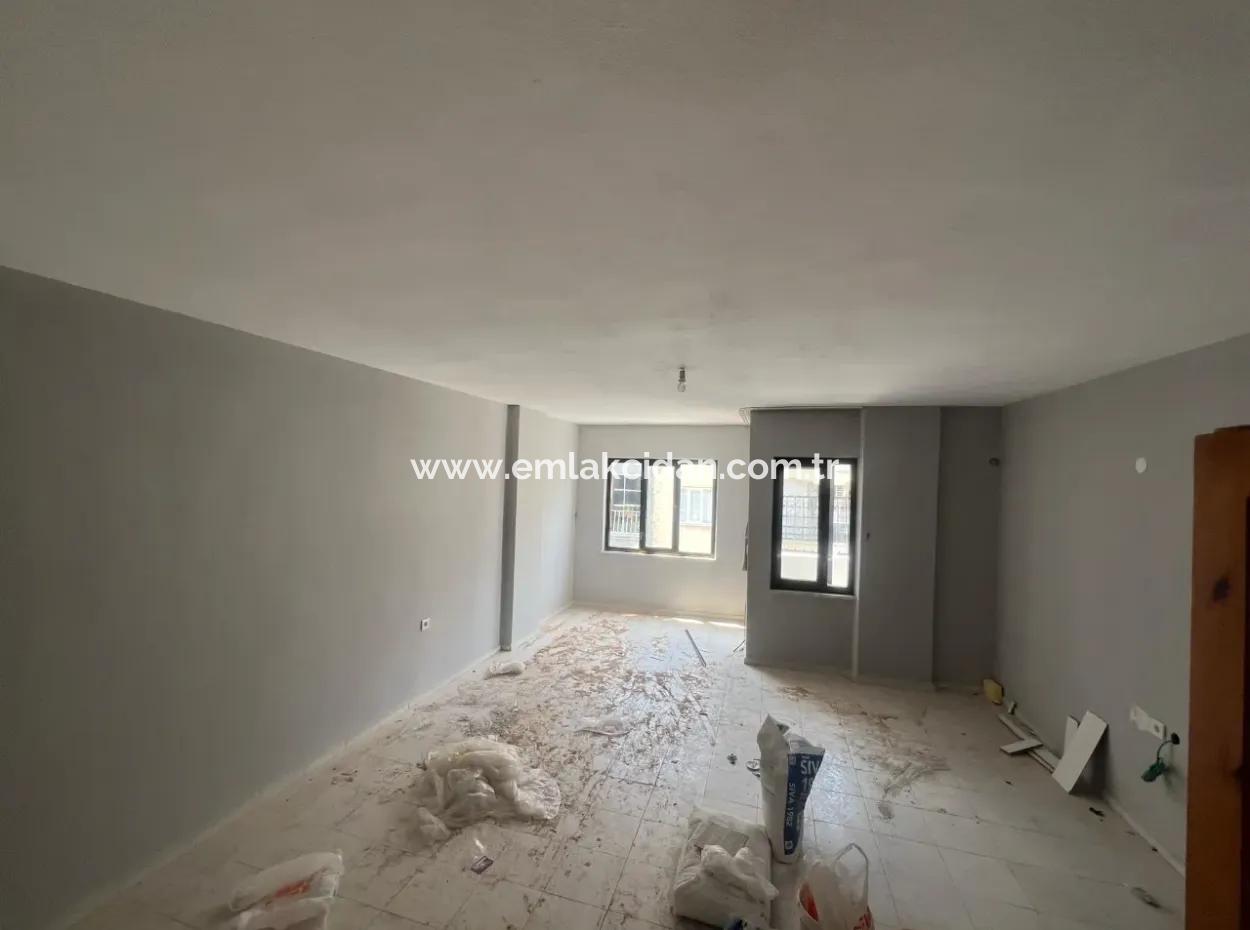 Marmaris Merkezde 2 Oda1 Salon Kapalı Mutfak Arakat Satılık Daire 110 M2 Denize Yakın